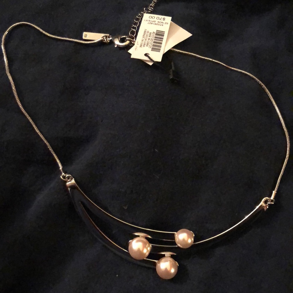 Whit house black market necklace NWT